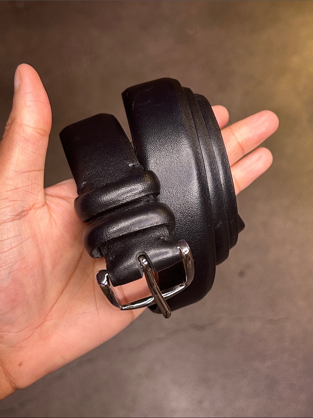 Classic Black Leather Men's Belt - Picture 3 of 9